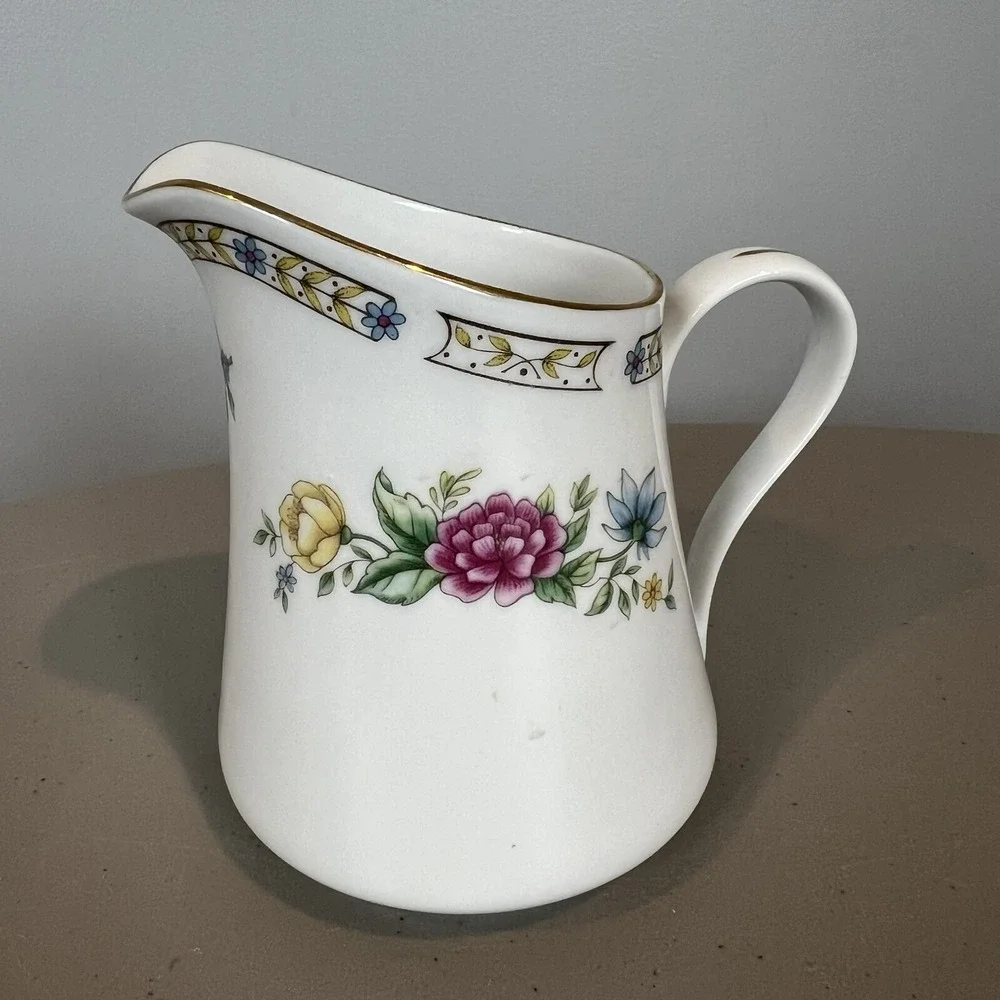 Liling China Ling Rose 1106 Yung Shen Creamer